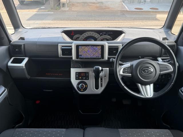 Painel e bancos dianteiros do Daihatsu Wake. Foto de anúncio externo; não é estoque da Auto Club Yu.